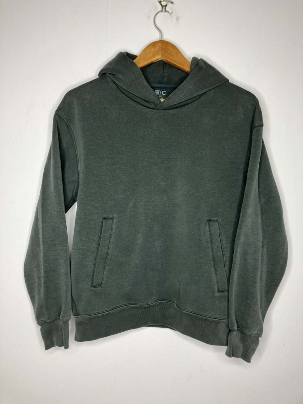UNIQLO C Women's XS Green Pullover Hoodie Sweatshirt Ribbed Cuffs Pockets